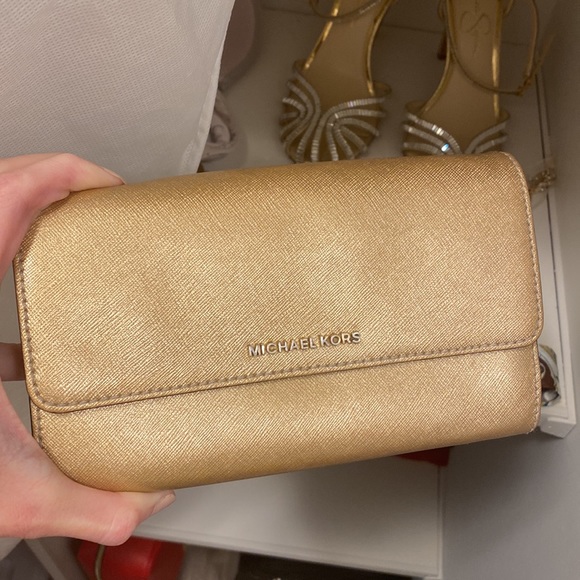 Michael Kors Handbags - Michael Kors wallet with detachable strap